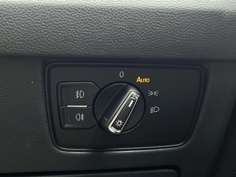 2018 Volkswagen Passat - image 20