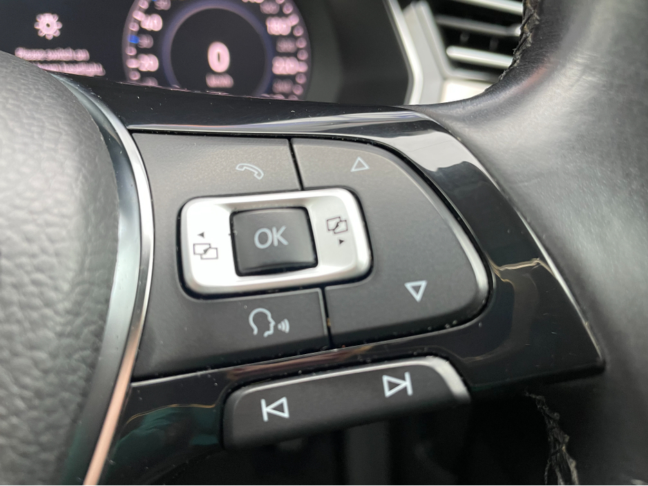 2018 Volkswagen Passat - image 14