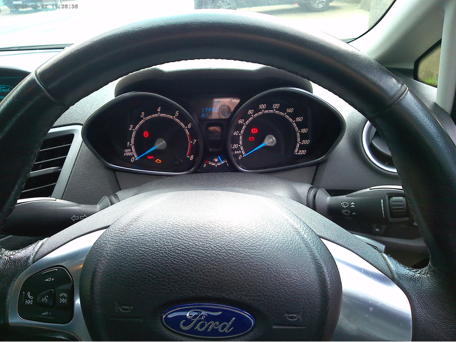 2015 Ford Fiesta - image 9