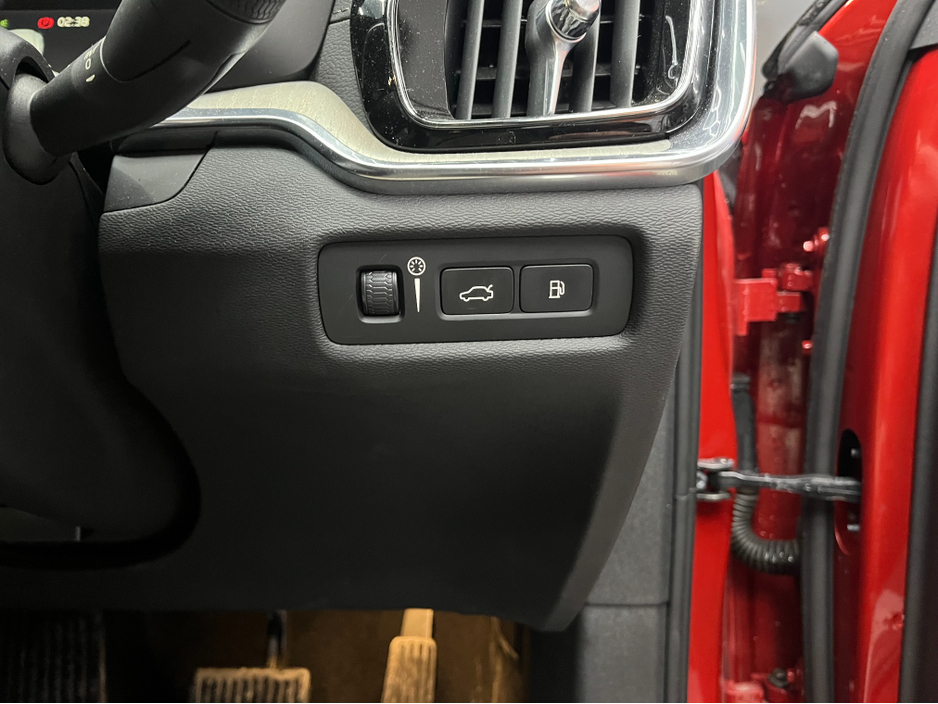 2021 Volvo V60 - image 14