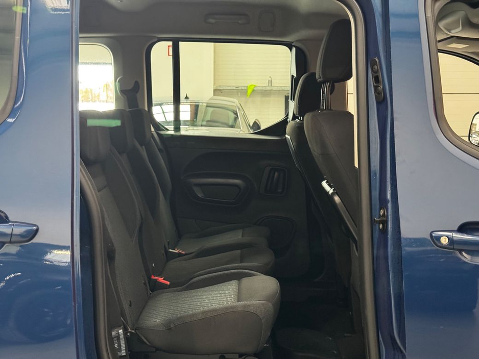 2021 Peugeot Rifter - image 15