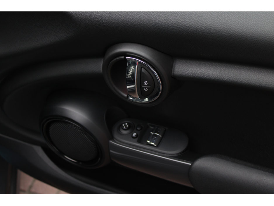 2018 MINI Cooper - image 10