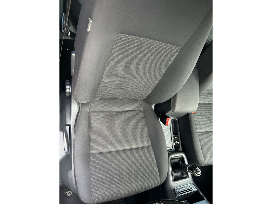 2014 Volkswagen Tiguan - image 13