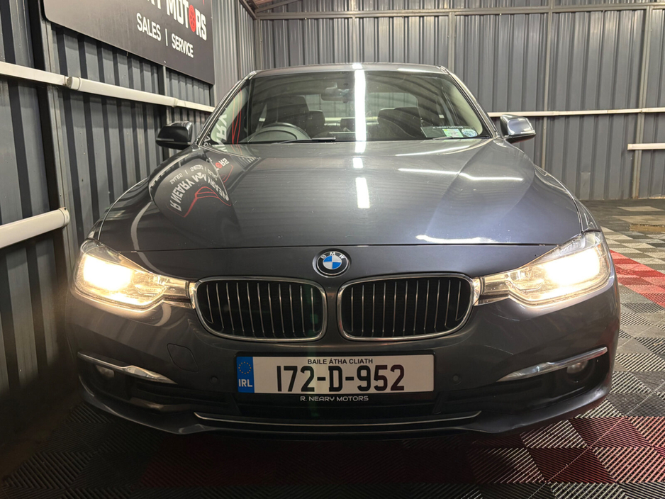 2017 BMW 3 Series - image 5