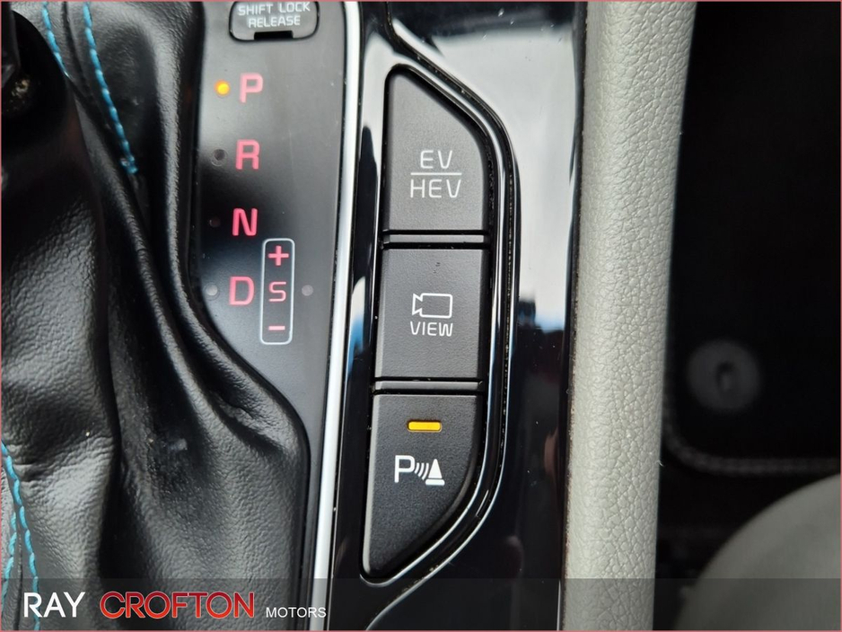 2020 Kia Niro - image 17