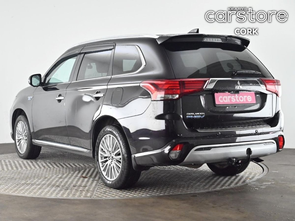 2021 Mitsubishi Outlander - image 3