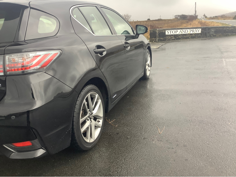 2017 Lexus CT 200 h - image 18