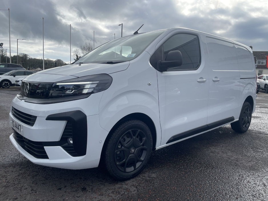 2025 Opel Vivaro - image 3