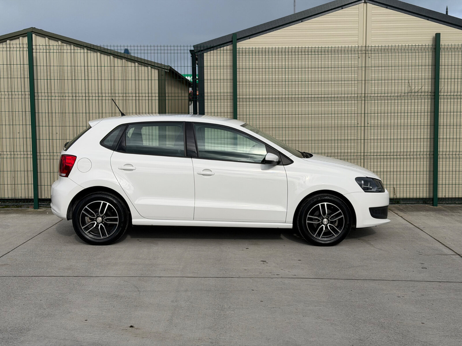2014 Volkswagen Polo - image 4