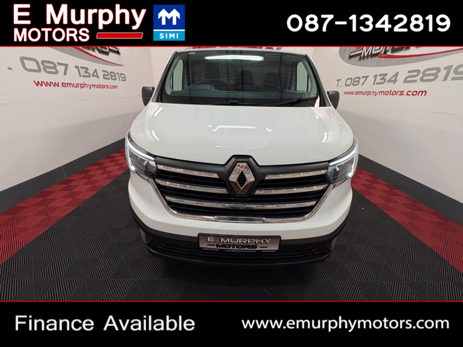 2022 Renault Trafic - image 2