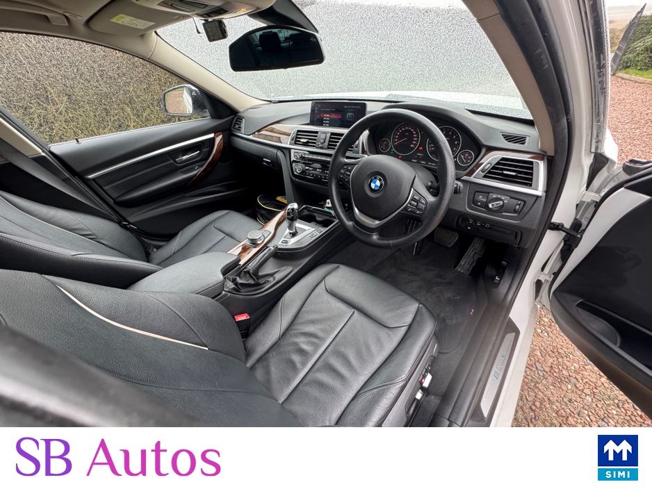 2017 BMW 3 Series - image 12