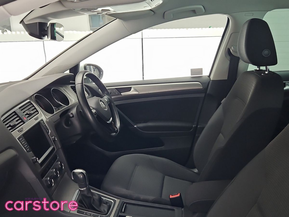 2016 Volkswagen Golf - image 12