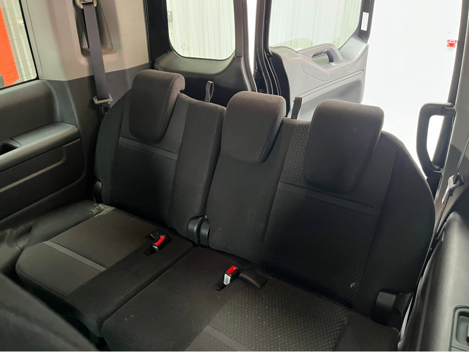 2018 Honda Stepwagon - image 13