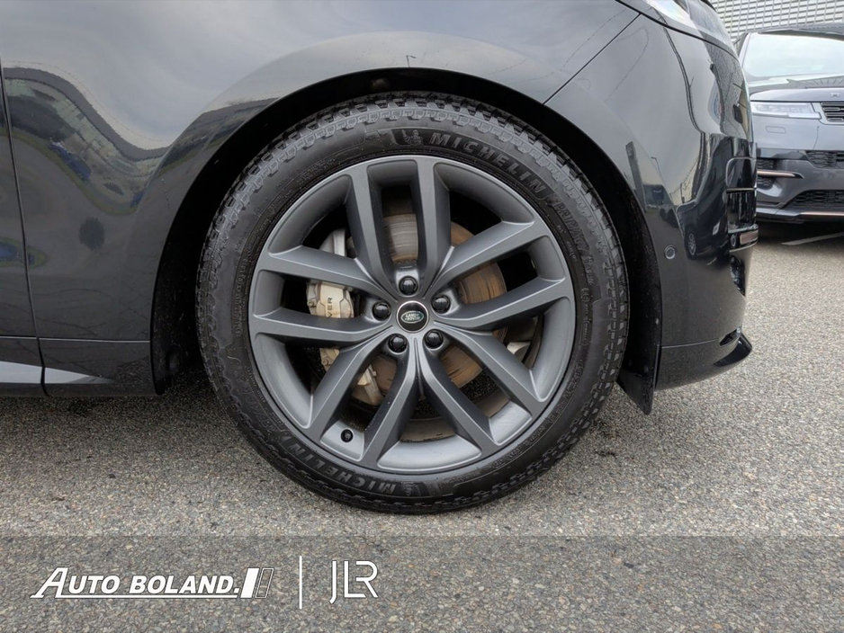 2025 Land Rover Range Rover Sport - image 9