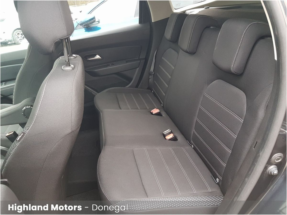 2021 Dacia Duster - image 13