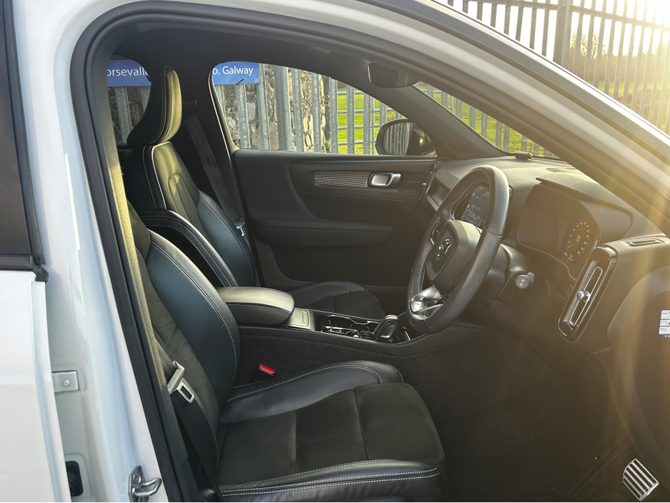 2020 Volvo XC40 - image 13