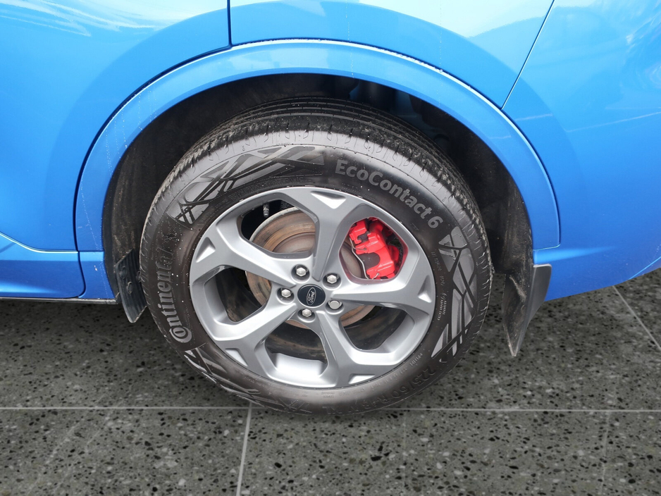 2025 Ford Kuga - image 6