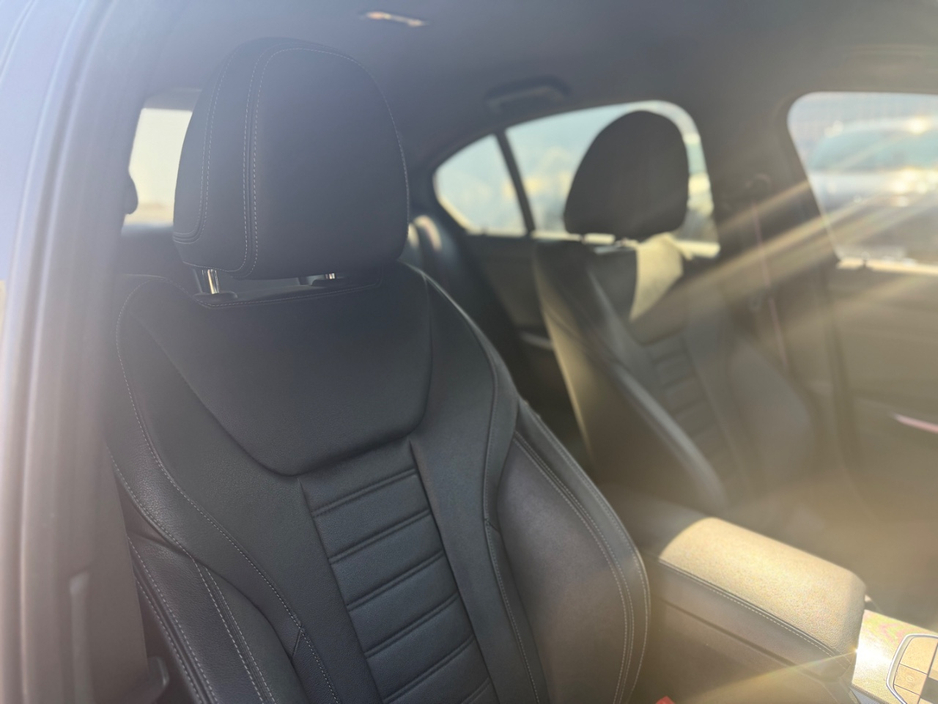 2021 BMW 3 Series - image 10