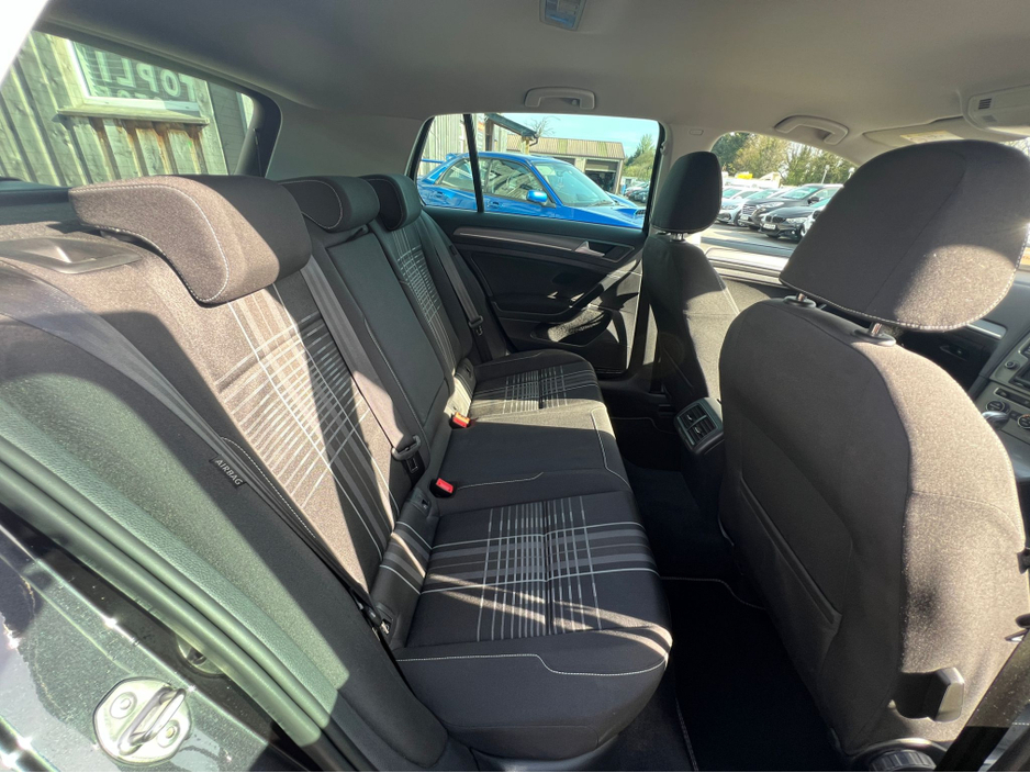 2015 Volkswagen Golf - image 10