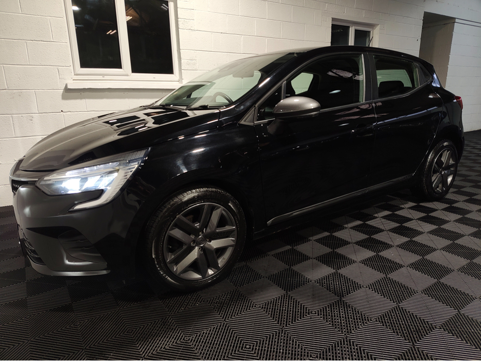 2022 Renault Clio - image 12