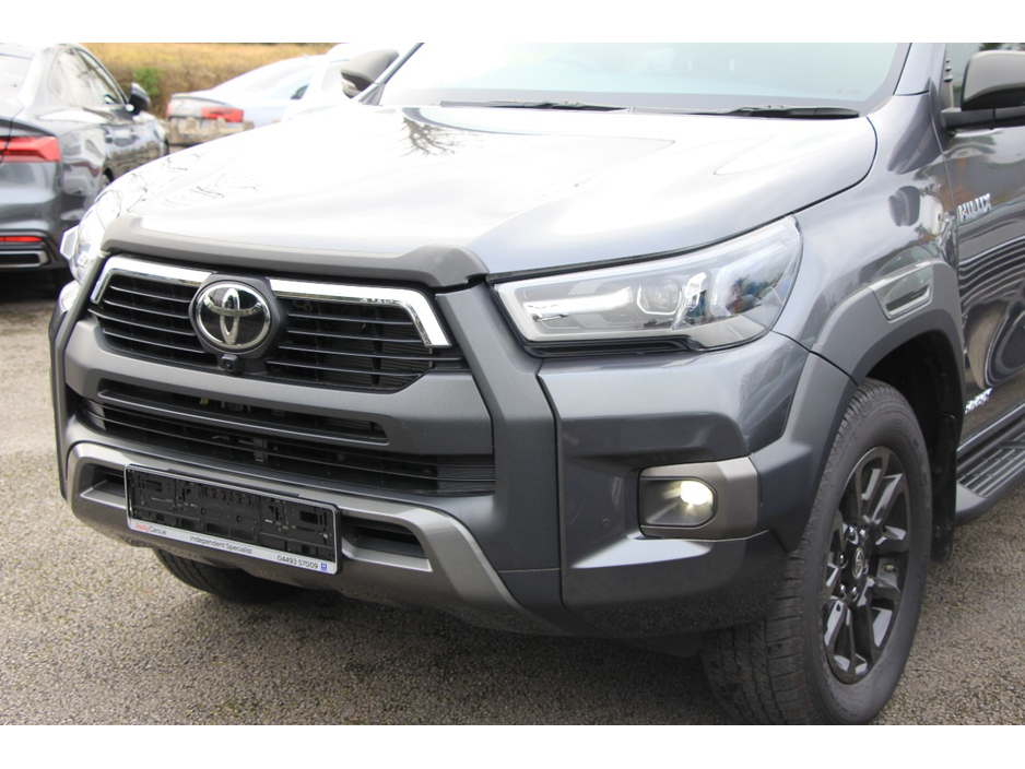 2025 Toyota Hilux - image 19