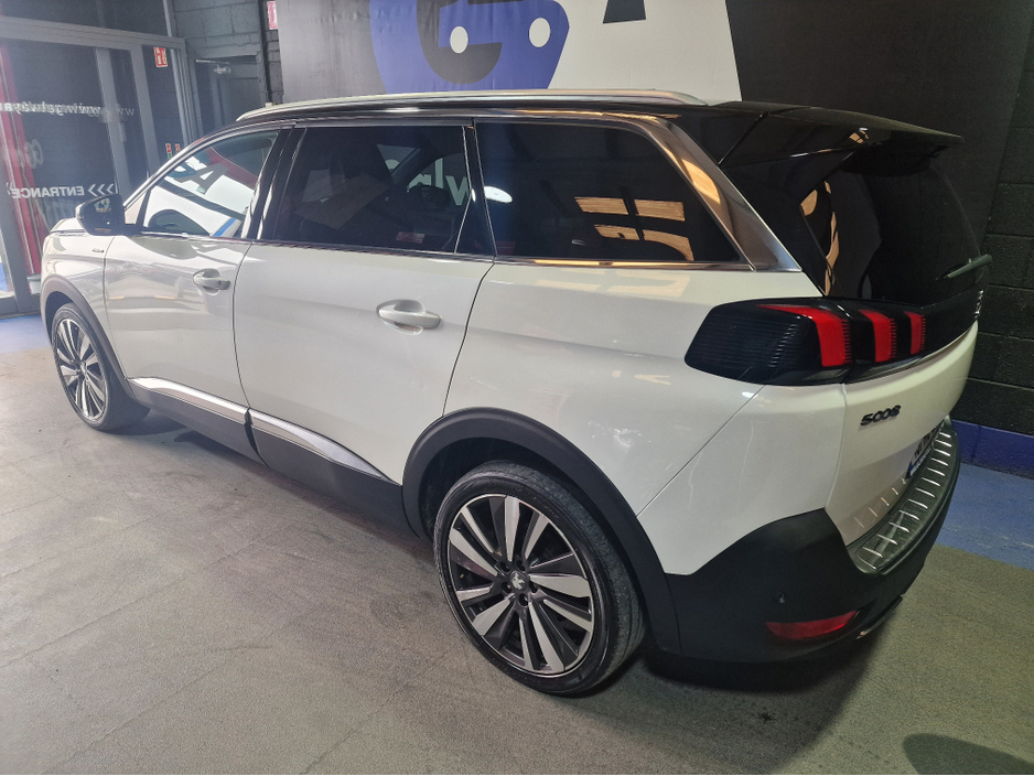 2019 Peugeot 5008 - image 6