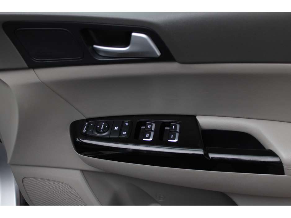 2018 Kia Sportage - image 10