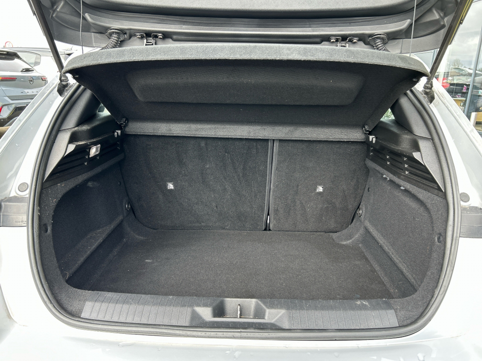 2025 Opel Astra - image 12