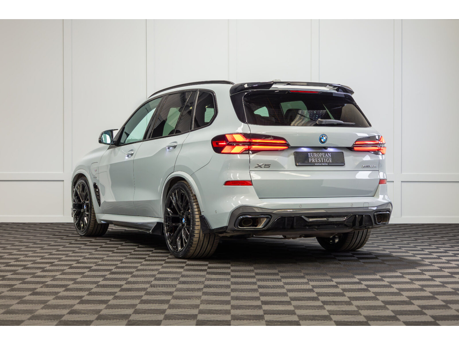 2024 BMW X5 - image 4