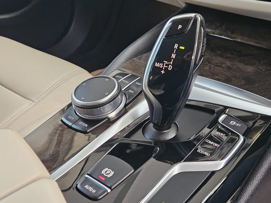 2018 BMW 5 Series - image 13