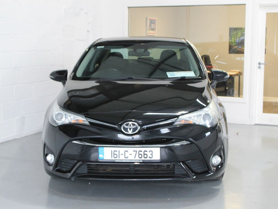 2016 Toyota Avensis - image 2
