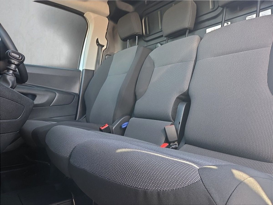 2023 Citroen Berlingo - image 13