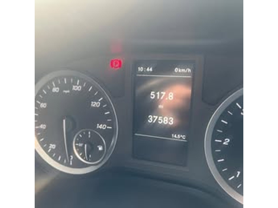 2021 Mercedes-Benz Vito - image 2