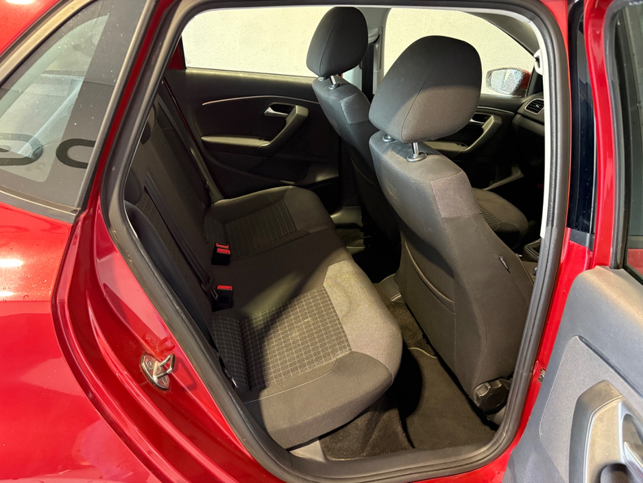 2015 Volkswagen Polo - image 14