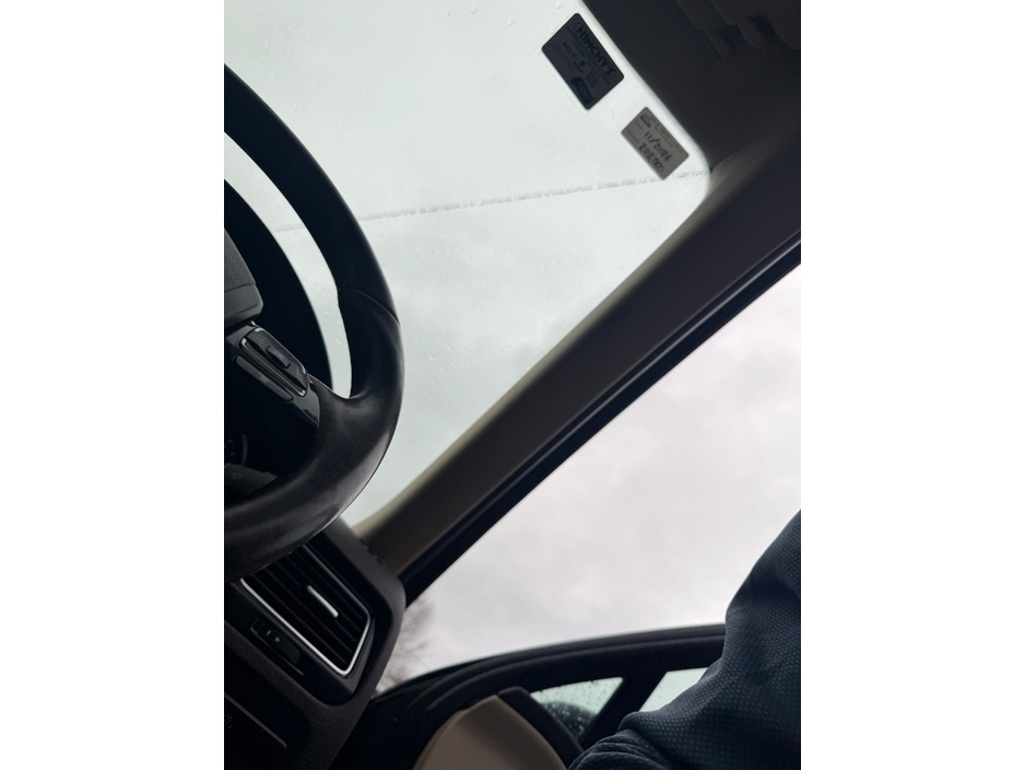 2016 Volkswagen Touareg - image 22