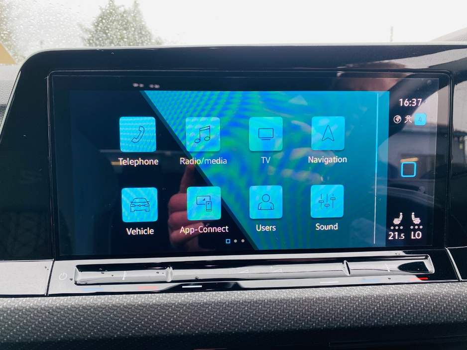 2023 Volkswagen Golf - image 18