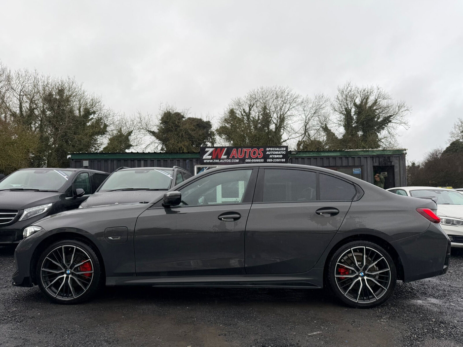 2023 BMW 3 Series - image 4