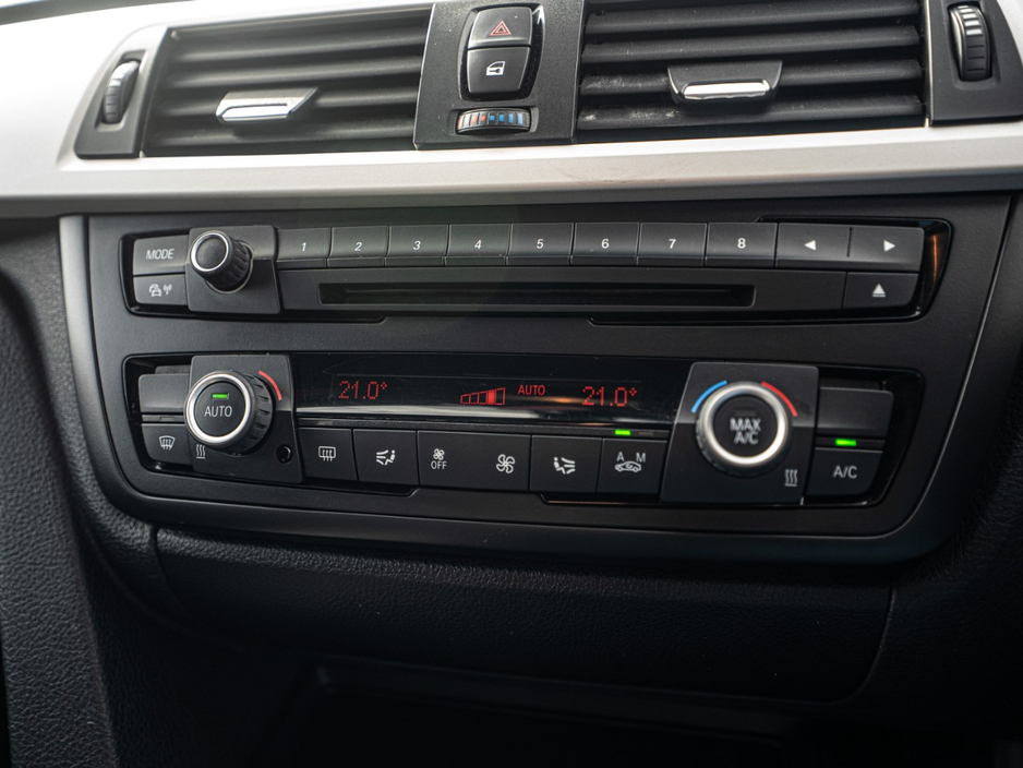 2014 BMW 3 Series - image 23