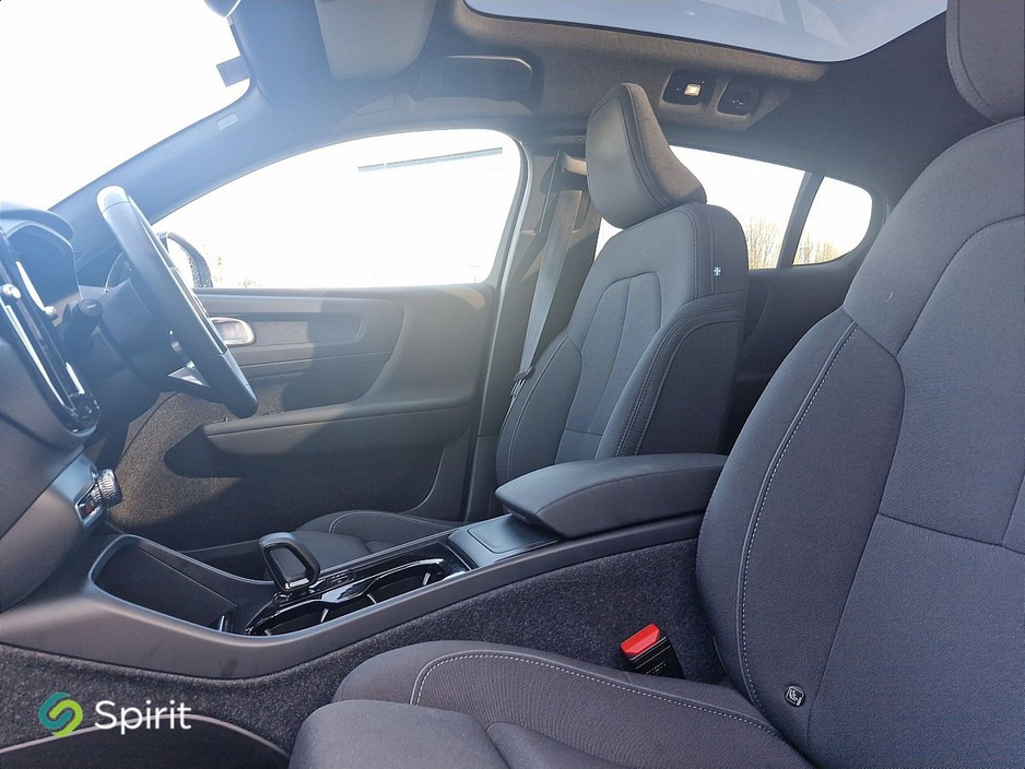 2023 Volvo C40 - image 3