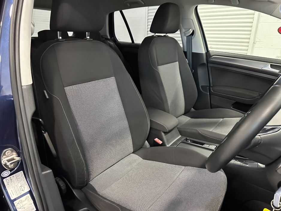 2014 Volkswagen Golf - image 22