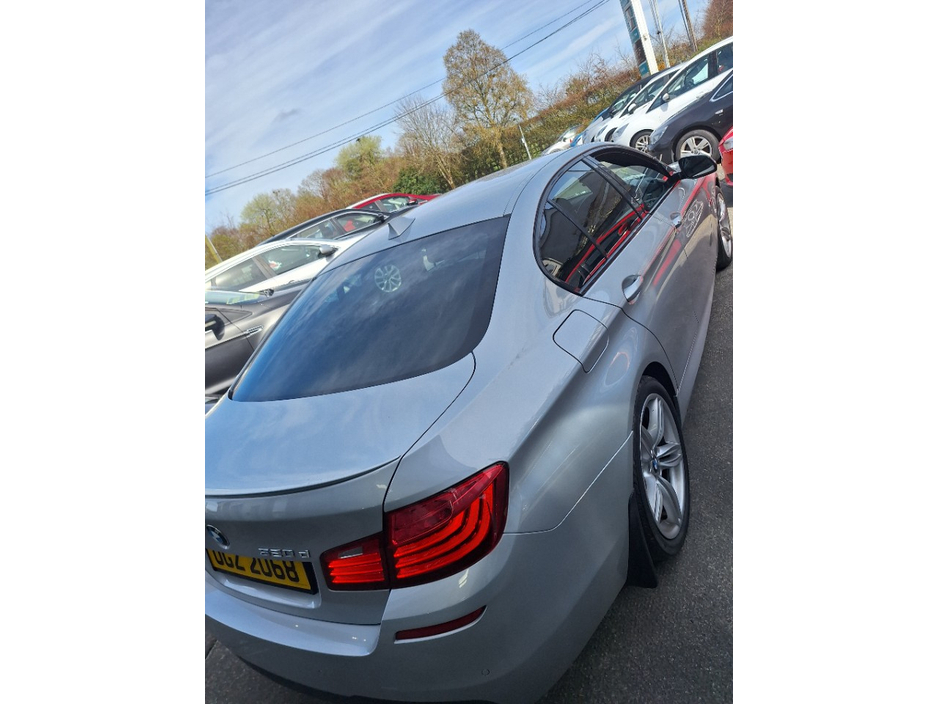 2016 BMW 5 Series - image 9