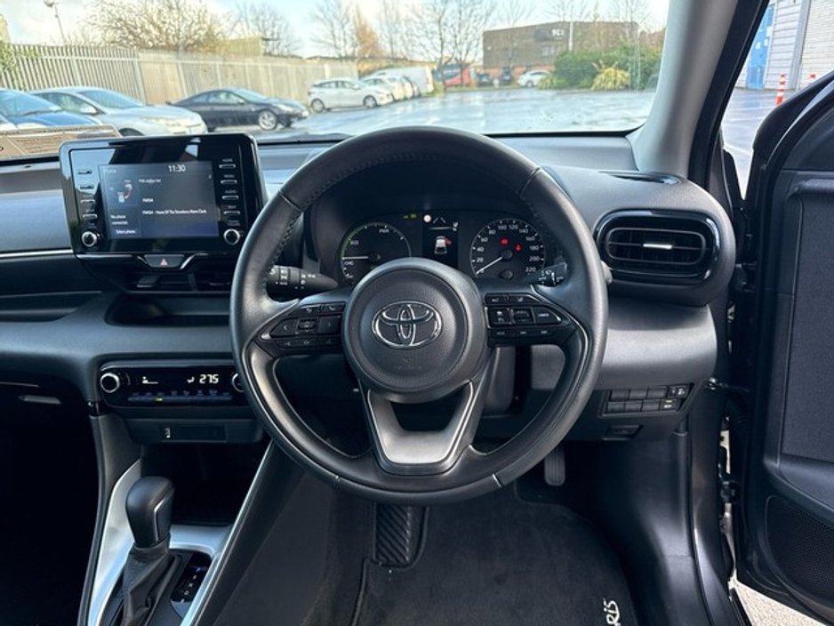 2023 Toyota Yaris HYBRID LUNA // REAR CAMERA // TOYOTA SAFETY SENSE // BLUETOOTH // AIR CON // FULL WARRANTY €23,945