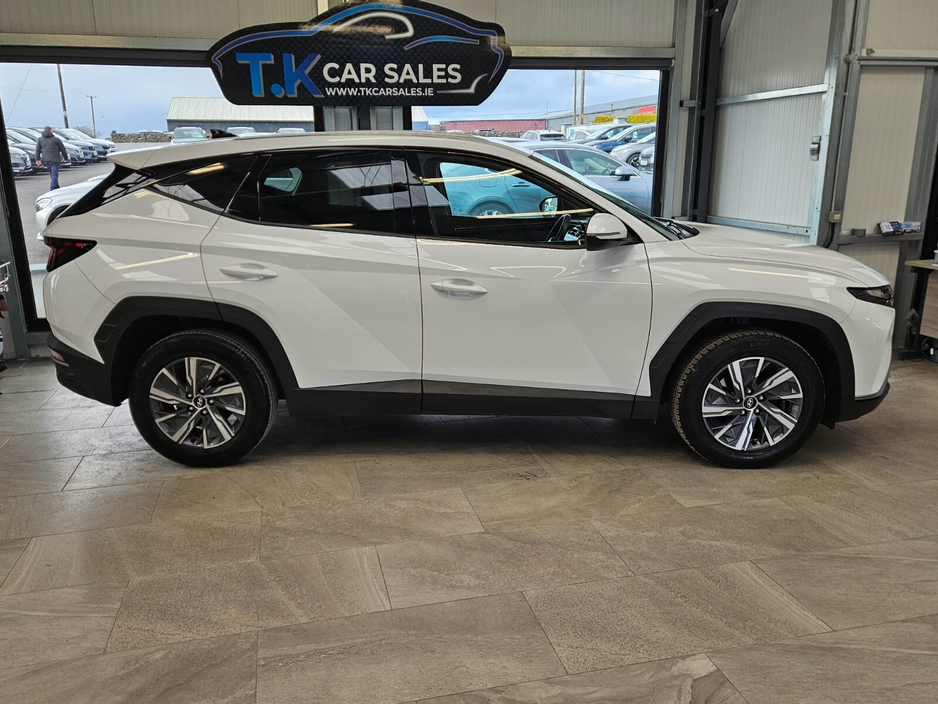 2022 Hyundai Tucson - image 2