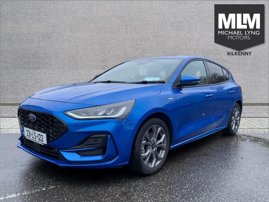 2023 Ford Focus - image 3