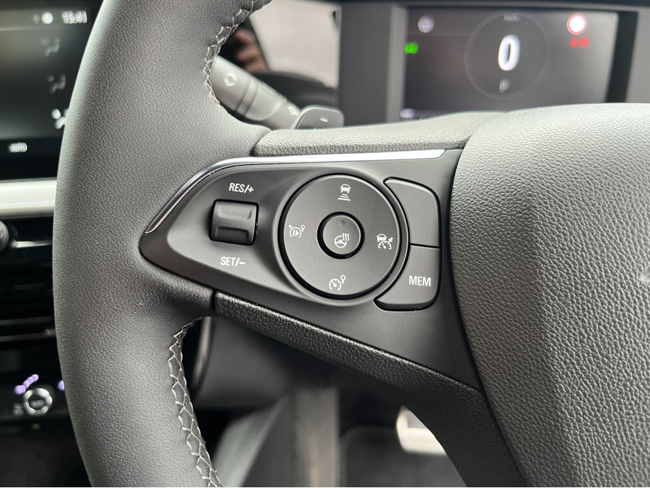 2024 Opel Mokka GS 1.2 PETROL AUTOMATIC //HEATED SEATS AND STEERING WHEEL//MASSAGE DRIVERS SEAT//REVERSE CAMERA//KEYLESS ENTRY//ADAPTIVE CRUISE CONTROL// €23,950