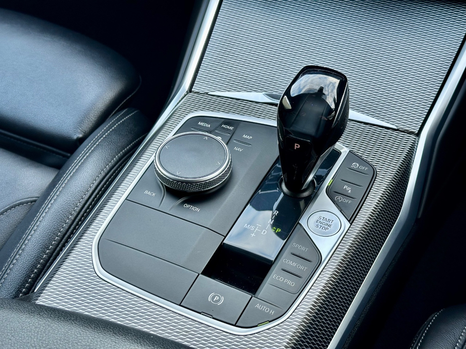 2019 BMW 3 Series - image 17