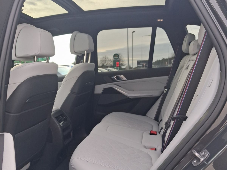 2025 BMW X5 xDrive50e M Sport €117,950