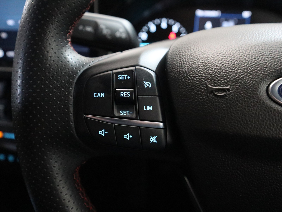 2023 Ford Focus - image 13