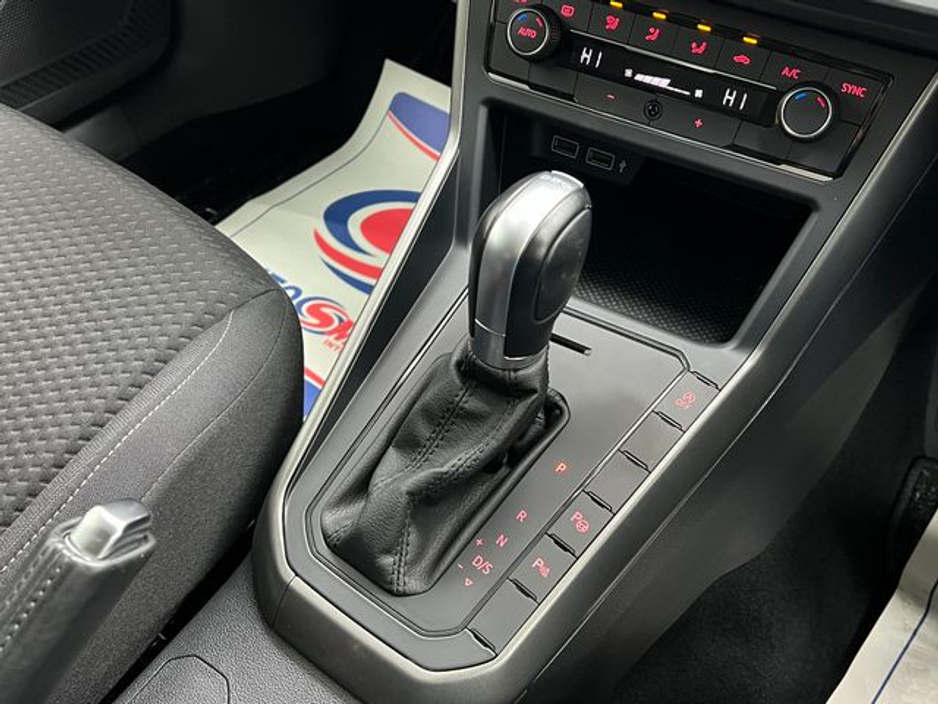 2018 Volkswagen Polo 1.0 TSI Automatic, Reversing camera, LOW MILES €16,895