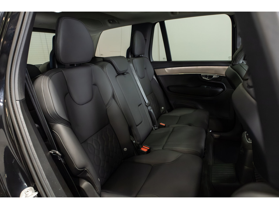 2025 Volvo XC90 T8 PHEV 455hp Plus (Dark Theme) €78,950